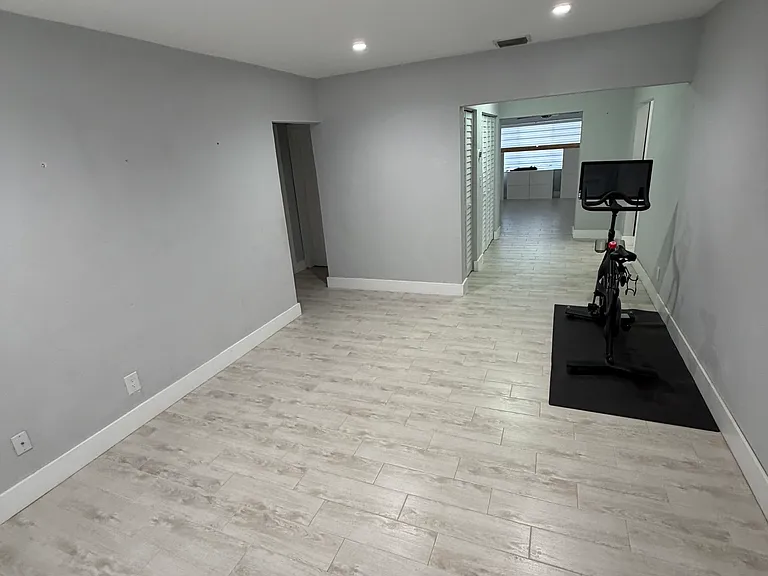 630 SW 46th Ave — Photo 21