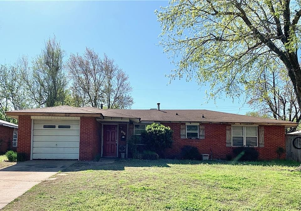 1st image of 812 General Senter Dr