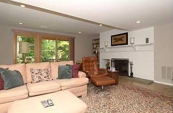 3rd image of 3004 Rosemoor Ln