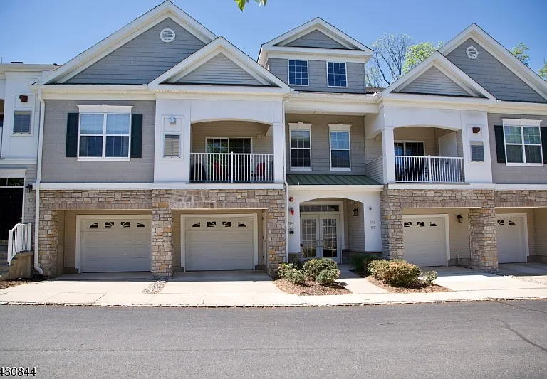 104 Stone Creek Ct — Photo 1