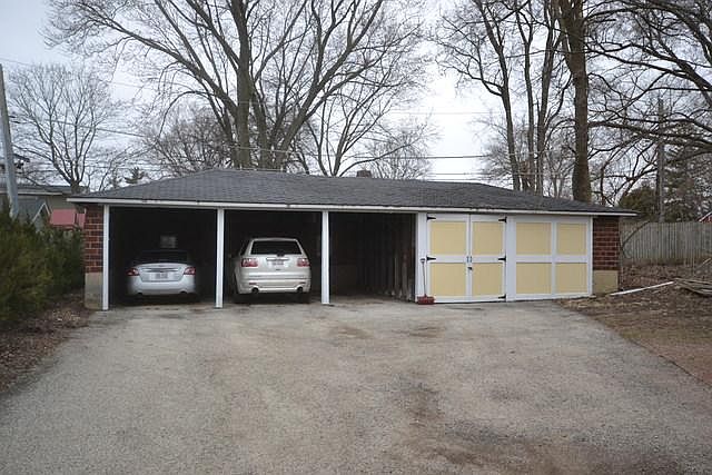 2nd image of 216 N Oak Ave #2