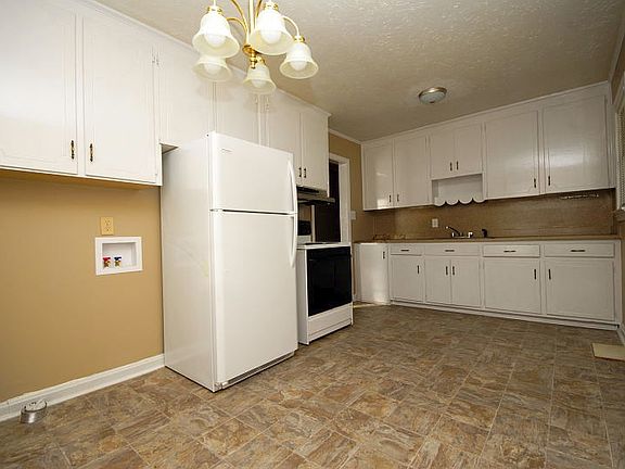 3rd image of 207 Dixie Trl