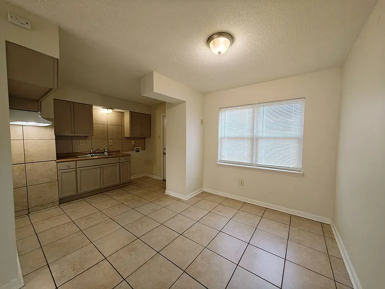 580 Blackhawk Rd — Photo 3