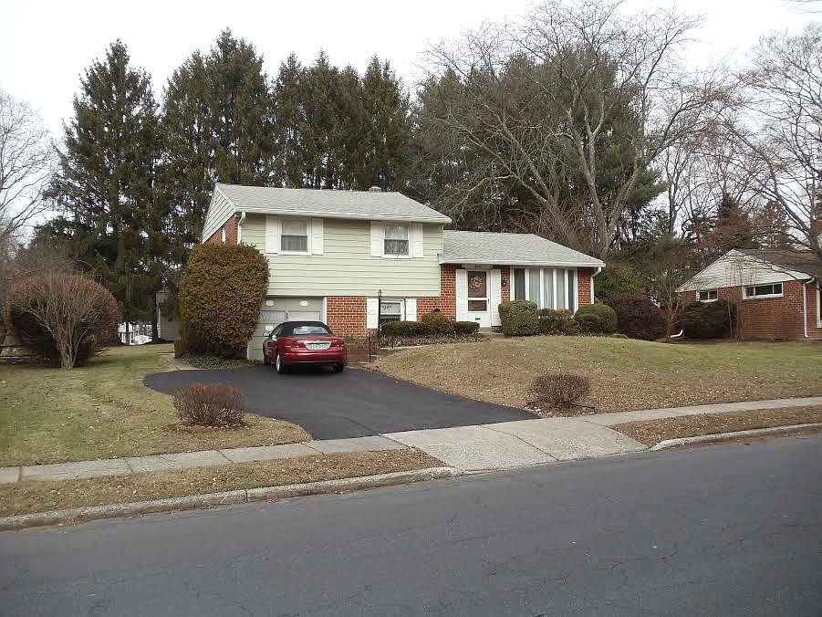 2nd image of 404 Candlewood Rd