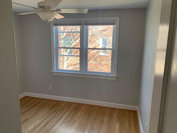 Middle bedroom