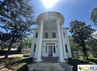 504 Coke St, Yoakum, TX 77995