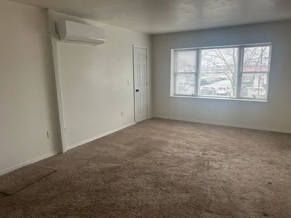 1307 Royal Blvd APT 8, Green Bay, WI 54303