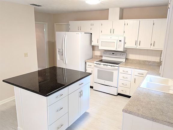 4th image of 930 Chestwood Ave