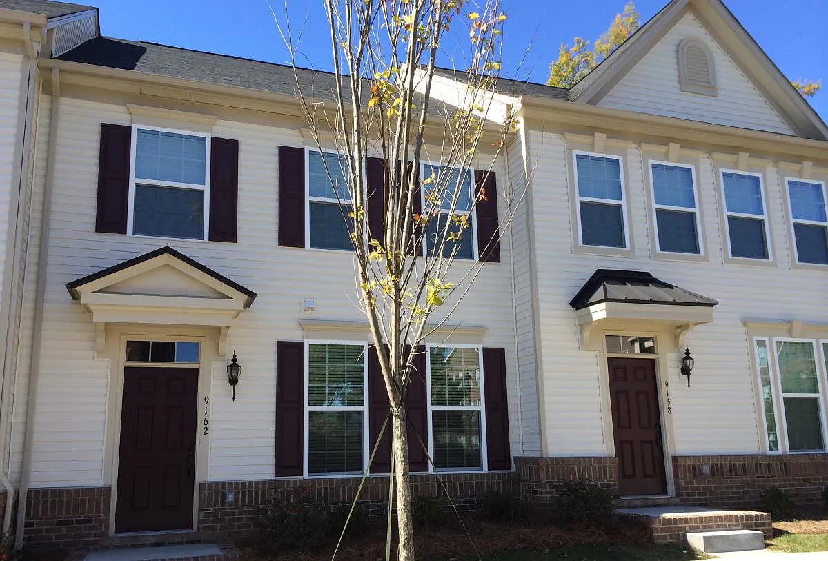 3 bed, 2.5 bath, 1600 sqft, $2,250 — Photo 2