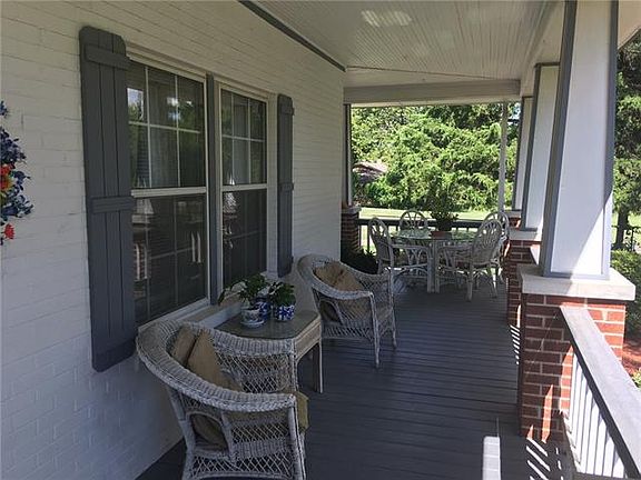 4th image of 1121 Silver Creek Dr