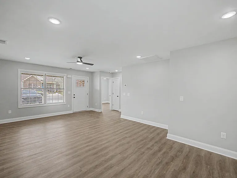209 Harvest Park Dr — Photo 4