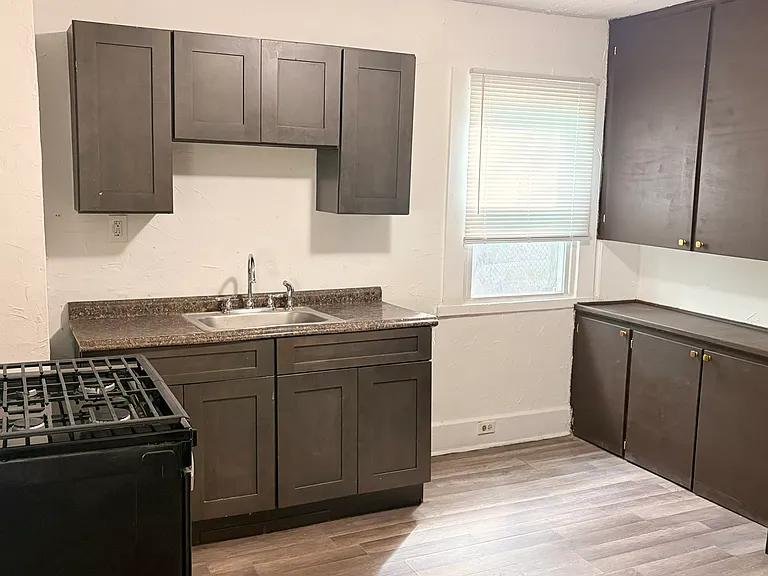 1601 Holyrood Rd — Photo 5
