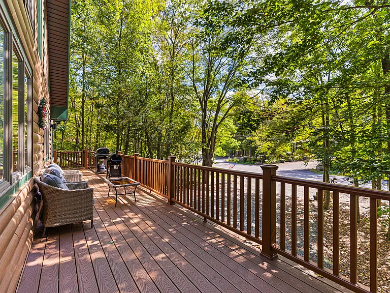 2174 Lakeview Dr E — Photo 58