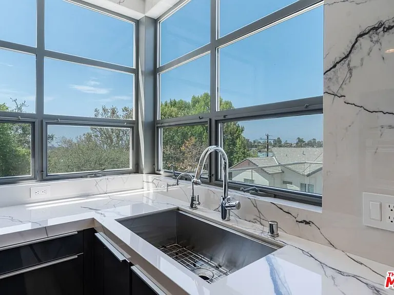 870 Haverford Ave #101 — Photo 8