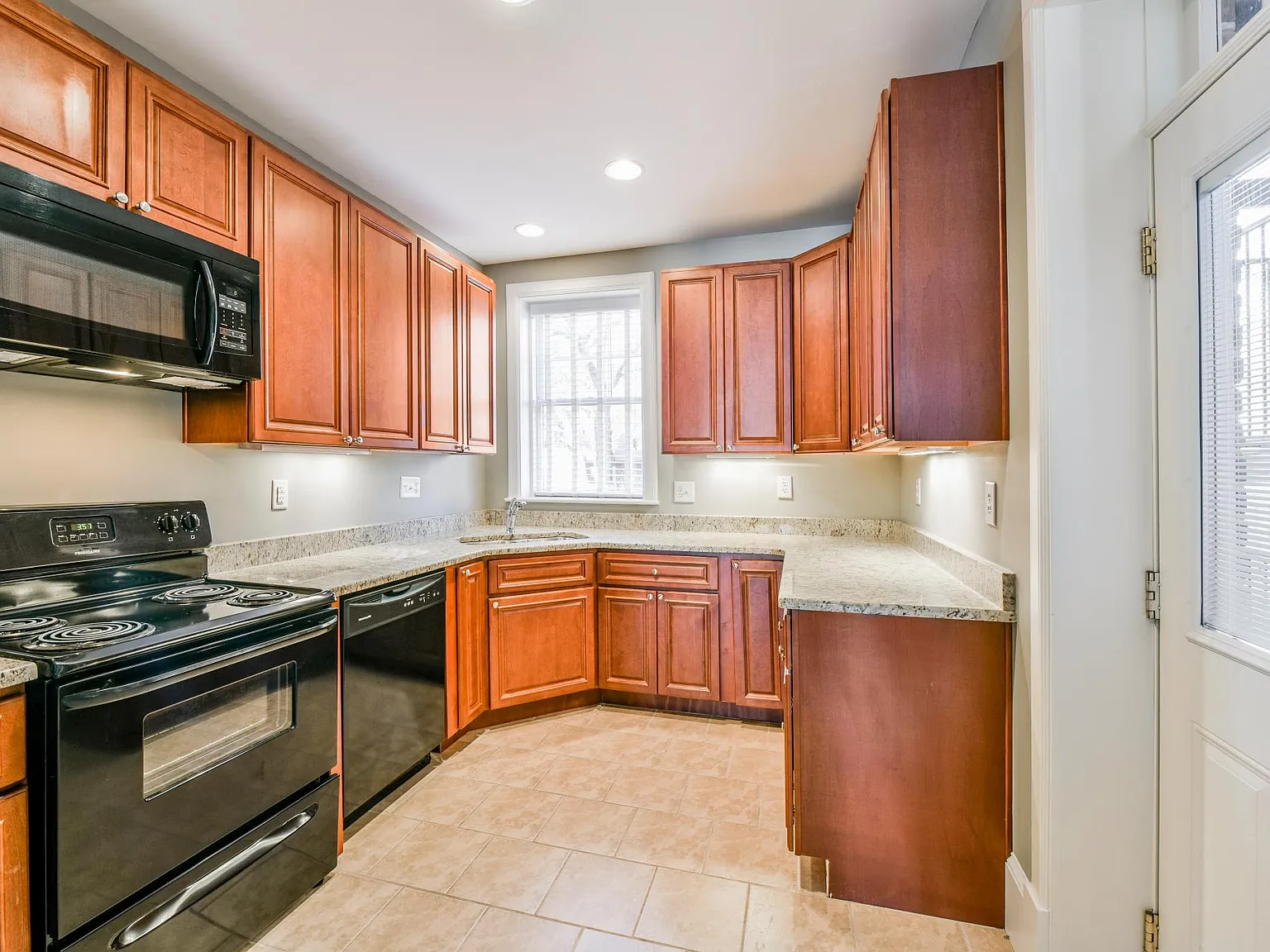 742 W Princess Anne Road — Photo 2