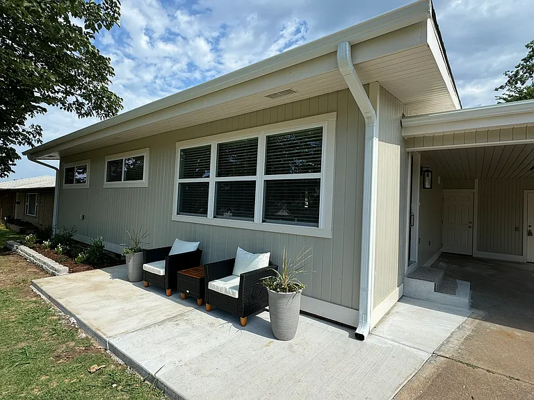 1442 E Broadway St — Photo 2