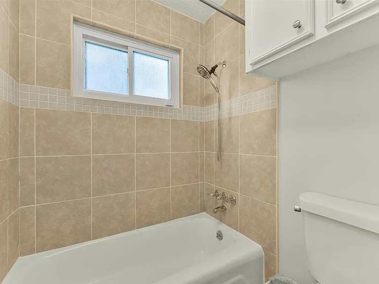 12011 Kirknoll Dr — Photo 33