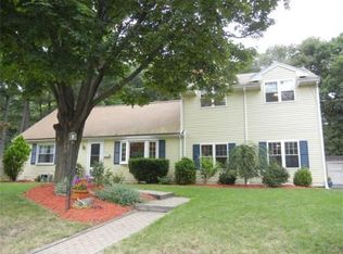 168 Locksley Rd, Lynnfield, MA 01940