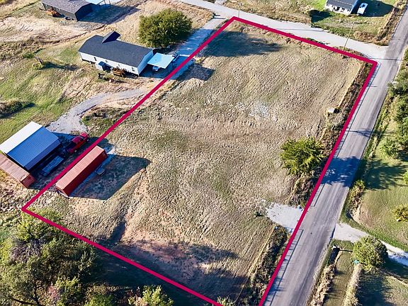 3rd image of 311 Windy Hill Ln