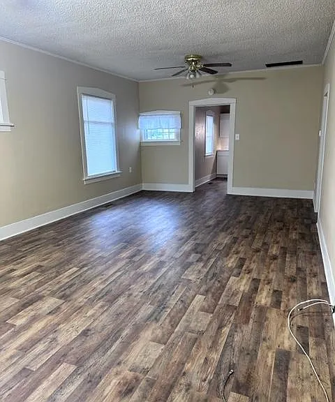 1391 SW Brown St — Photo 4