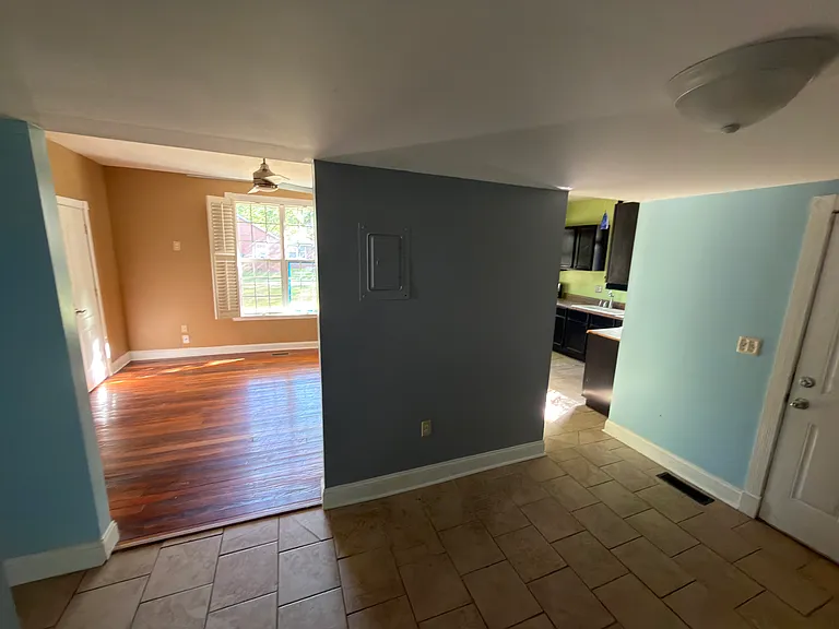 314 N Elm St — Photo 3