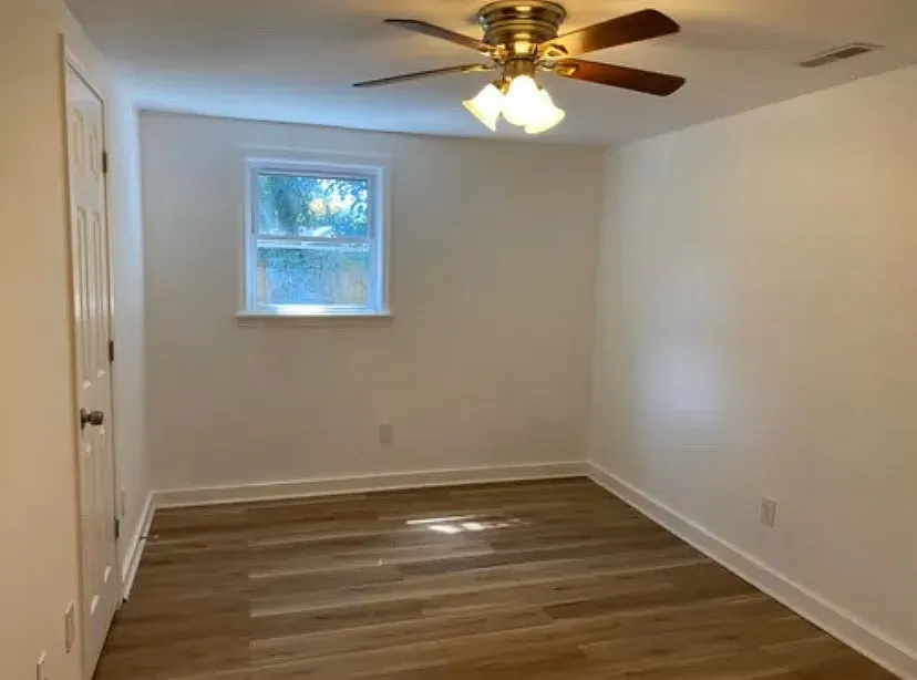 116 W. Collins Court — Photo 3
