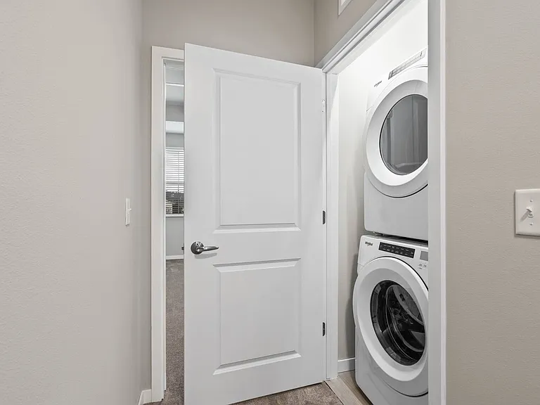 The 85 In-Unit Laundry | Townhomes T1
