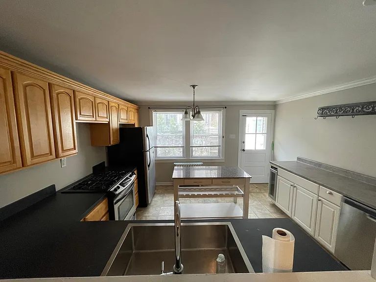 181 Front St — Photo 3