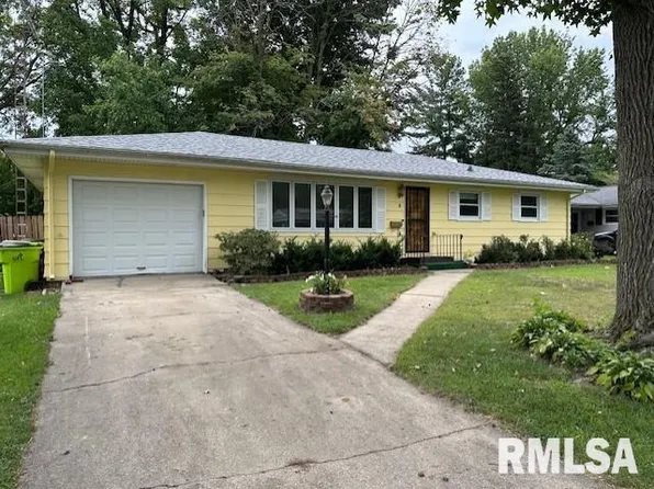 8 Randall Ct, Jacksonville, IL 62650