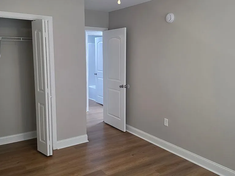 302 Thomas St — Photo 17