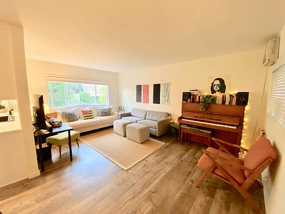 3rd image of 1942 Holly Dr APT 2