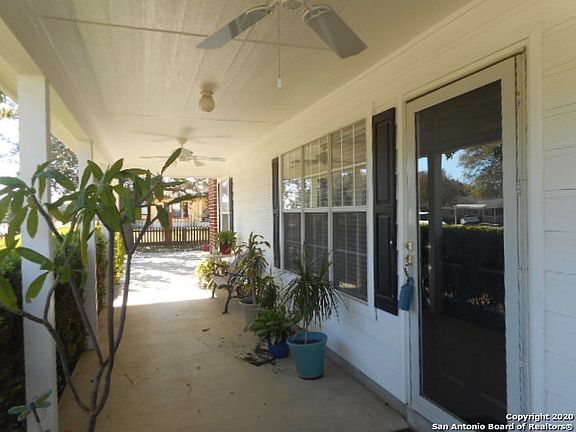5th image of 937 Patricia Ann Dr