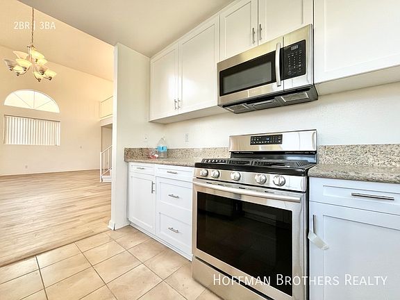 5th image of 11935 Goshen Ave #301