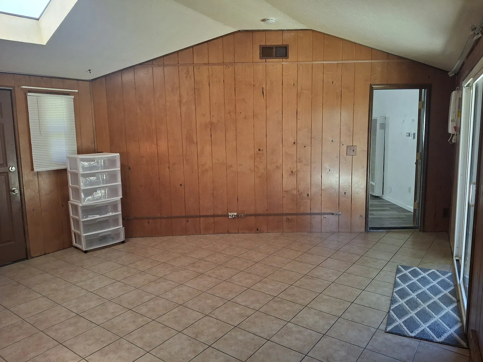 4 bed, 1983 sqft, $3,100 — Photo 4