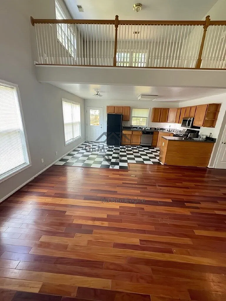 3 bed, 2.5 bath, 1714 sqft, $2,500 — Photo 2