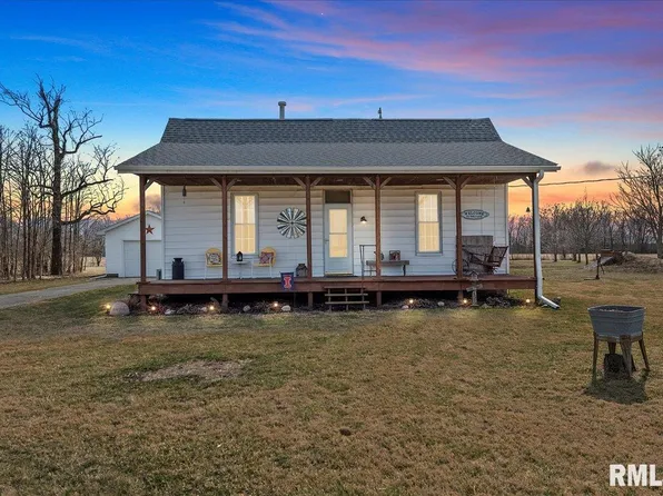 900 E 2700 North Rd, Mechanicsburg, IL 62545