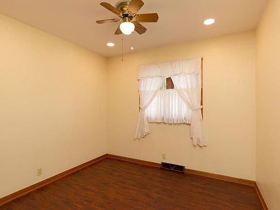 3rd image of 441 Saunders Ave