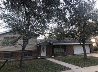 1400 Wren Ln, Beeville, TX 78102