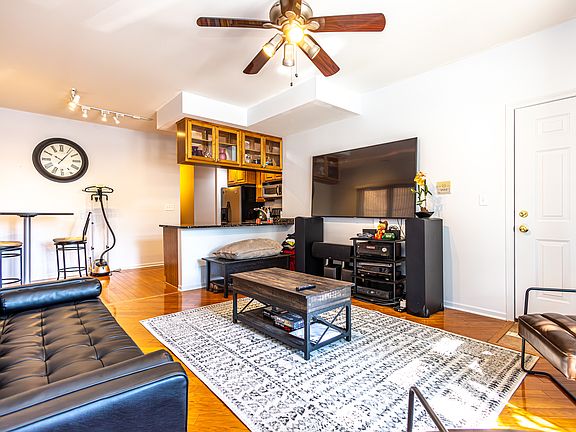 4th image of 3126 Oak Park Ave Unit 1S