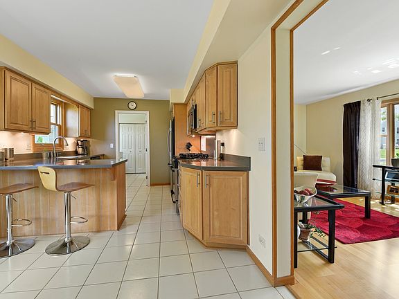 5th image of 2216 Kensington Dr