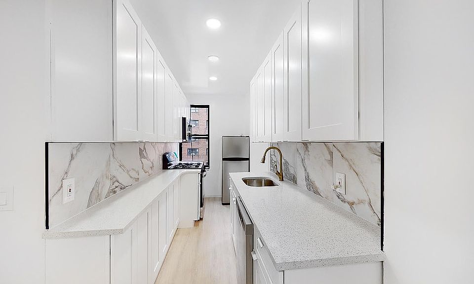 1st image of 211 E 35th St Floor 8