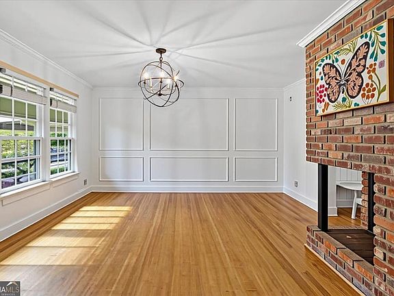 5th image of 3619 Lake Dr SE