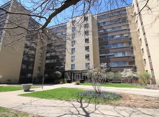 6300 N Sheridan Rd APT 204, Chicago, IL 60660