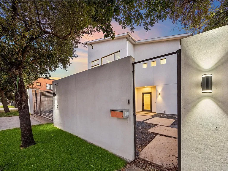 118 Tuam St — Photo 4
