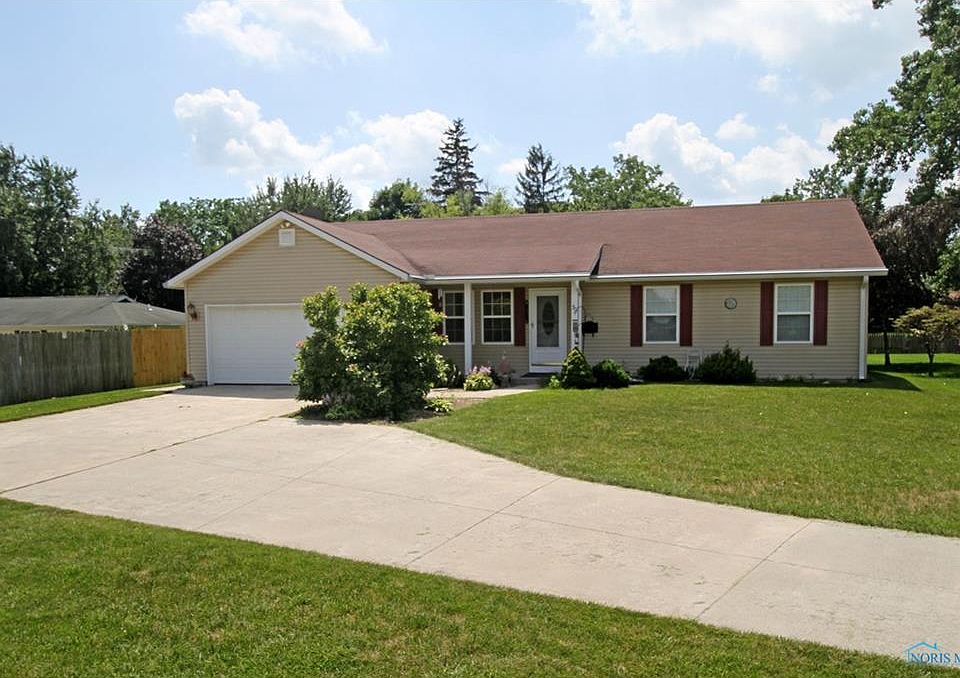 1st image of 30 Hawthorne Dr