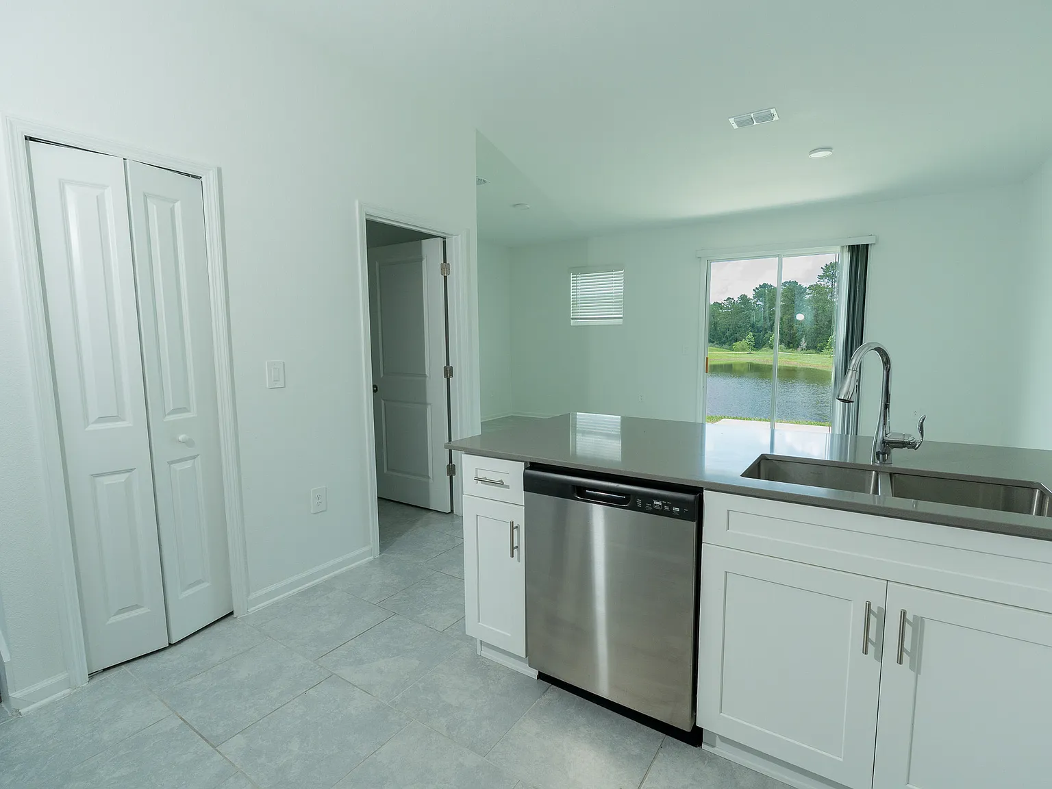 3 bed, 2.5 bath, 1797 sqft, $2,250 — Photo 2