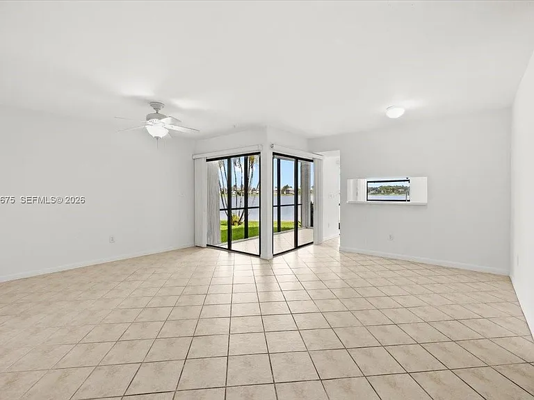 999 Hamilton Dr #999B — Photo 5