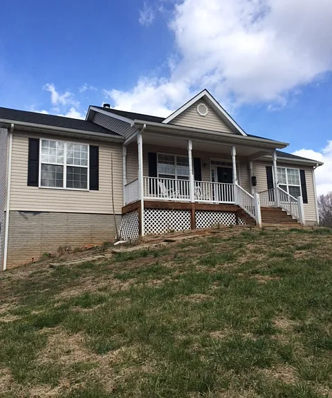 77 Goldenrod Rd — Photo 1
