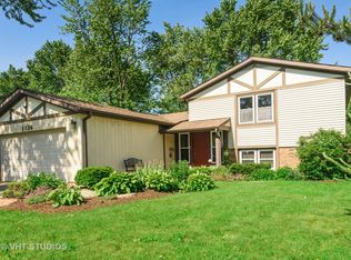 1136 N Old Bridge Rd, Palatine, IL 60067