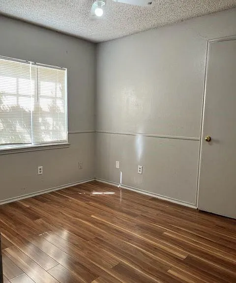 983 Washington Ave — Photo 8